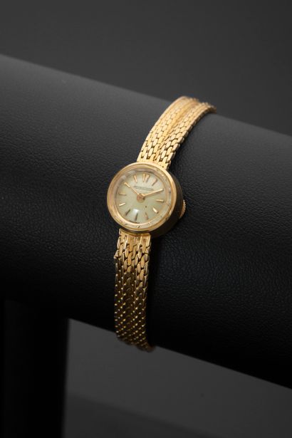 null JAEGER-LECOULTRE, No. 162991.
Ladies' wristwatch in 18k yellow gold, round case,...