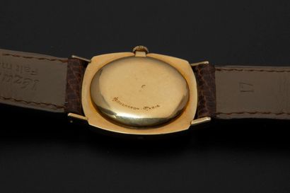 null JAEGER for BOUCHERON.
Ladies' wristwatch in 18k yellow gold, the square case...
