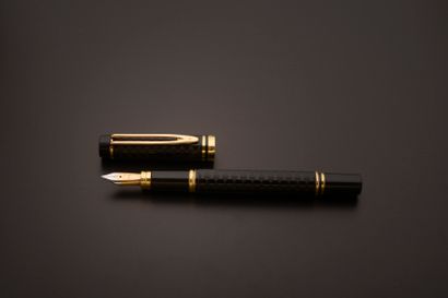 null WATERMAN "Man 100".
Fountain pen, the body in black resin guilloche with fine...
