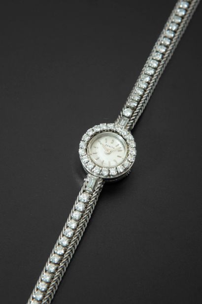null ZENITH, n° 81302.
Montre bracelet de dame en or blanc 18k et diamants, boîtier...