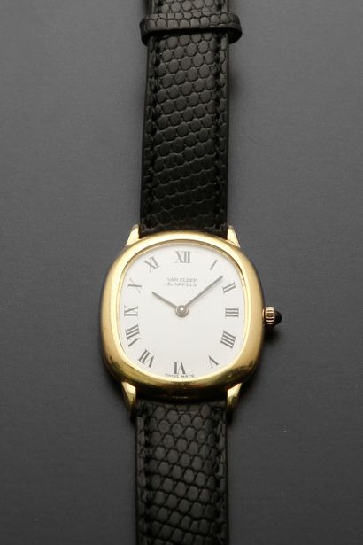 null Wristwatch, 18k yellow gold case, white enamel dial with Roman numerals, double...