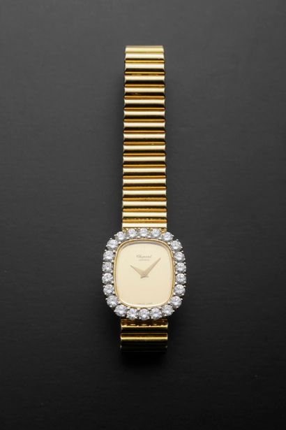 null CHOPARD, réf 5028 1.
Montre bracelet de dame en or jaune 18k et diamants, boîtier
rectangulaire...