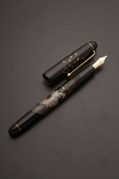 null NAMIKI "Tradition Mount Fuji and Waves". 
Fountain pen, the body in black Urushi...