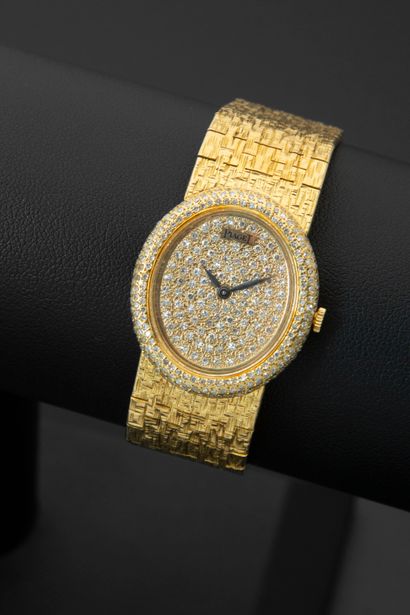 null PIAGET ref 981 A68, n° 295648.
Ladies' wristwatch in 18k yellow gold and diamonds,...