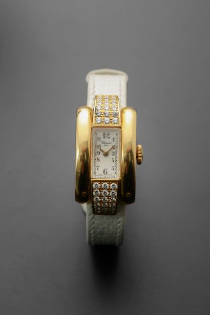 null CHOPARD « La Strada ».
Montre bracelet de dame en or jaune 18k, le boîtier rectangulaire...