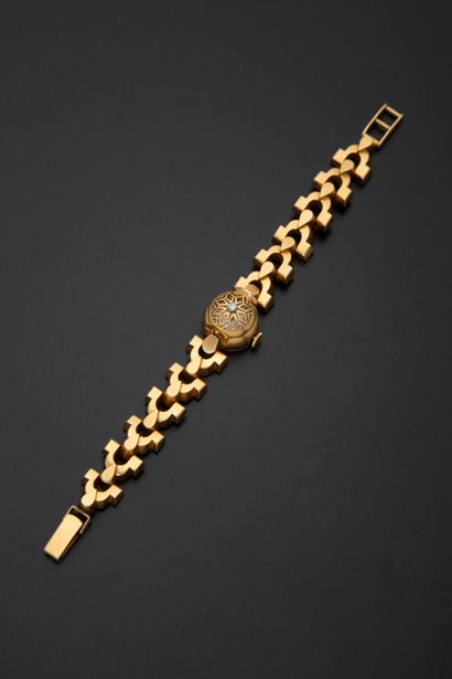 null Montre bracelet à secret de dame en or jaune 18k, le boîtier rond présentant...