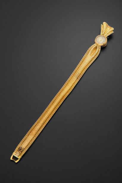 null Ladies' wristwatch in 18k yellow gold, round case, silver dial with indexes...