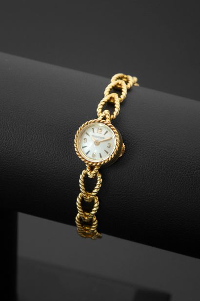 null JAEGER-LECOULTRE, n° 886916
Montre bracelet de dame en or jaune 18k, boîtier...