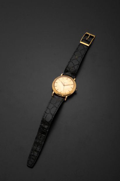 null MOVADO, ref 4563, n° 365024.
Men's wristwatch in 18k yellow gold, round case,...