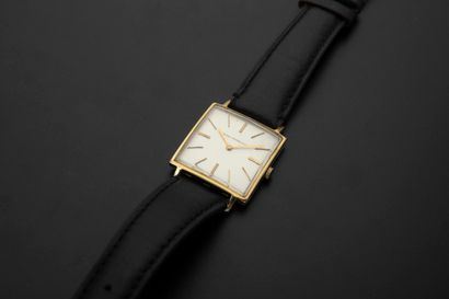 null GIRARD-PERREGAUX.
Men's wristwatch, the square case in 18k yellow gold, the...