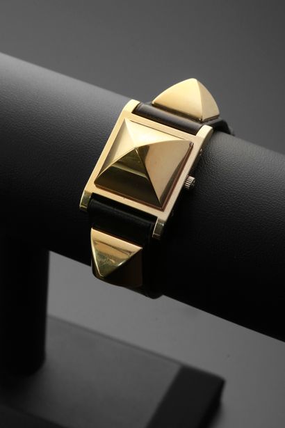 null HERMÈS "Médor Mini".
Ladies' secret wristwatch in gold-plated steel, the square...