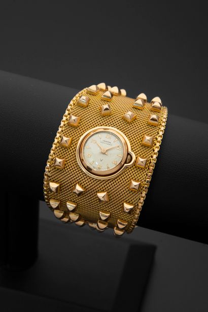 null CERTINA KURTH Frères.
Ladies' wristwatch in 18k yellow gold, the round case...