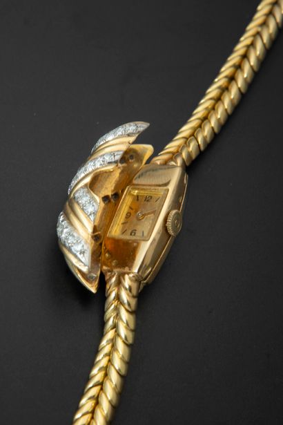 null BOUCHERON.
Ladies' secret wristwatch in 18k yellow gold, the rectangular curvex...