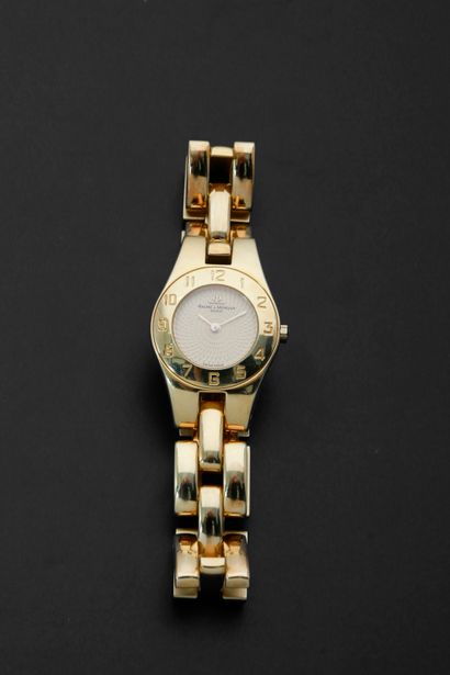 null BAUME MERCIER "Linéa".
Ladies' wristwatch in 18k yellow gold, the round case,...