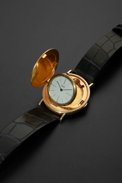 null PIAGET "Coin Watch".
Bracelet watch in 18k yellow gold, round case in the shape...