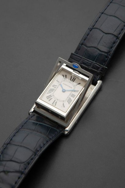 null CARTIER « Tank Basculante », réf 2390, n° 57405PB.
Montre bracelet d’homme en...