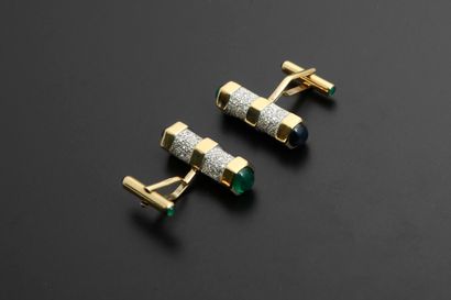 Pair of 18k yellow gold cufflinks, the plates...