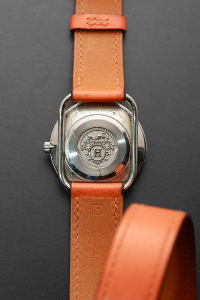 null HERMÈS "Arceau".
Steel ladies' wristwatch, round case, white dial with Arabic...