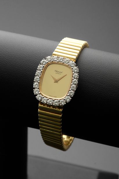 null CHOPARD, réf 5028 1.
Montre bracelet de dame en or jaune 18k et diamants, boîtier
rectangulaire...