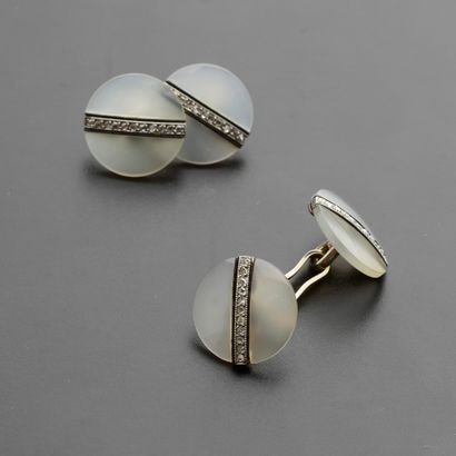 Pair of cufflinks in 18k white gold and 850...