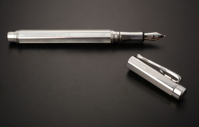 null CARAN D'ACHE "Lagoon".
Fountain pen, rhodium plated metal body with mother of...