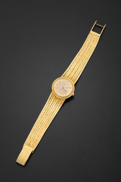 null PIAGET ref 924 E3, n° 76362.
Ladies' wristwatch in 18k yellow gold, round case,...