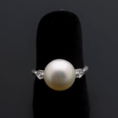 18k white gold ring set with a cultured pearl...