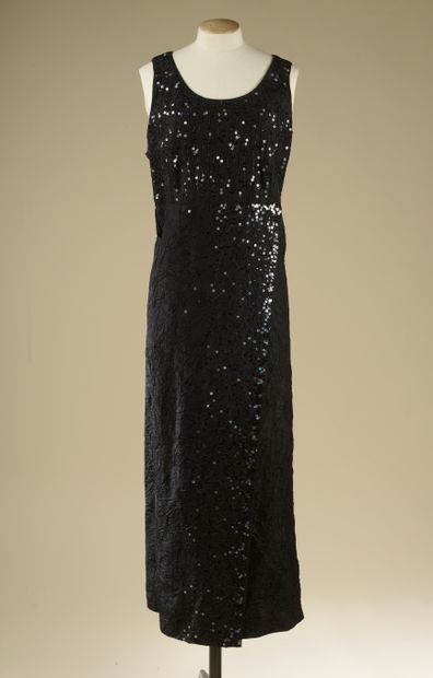 CHANEL.
Evening dress in black embossed fabric...