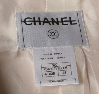 null CHANEL.
Blazer jacket in powder pink cotton poplin, notched collar, two patch...