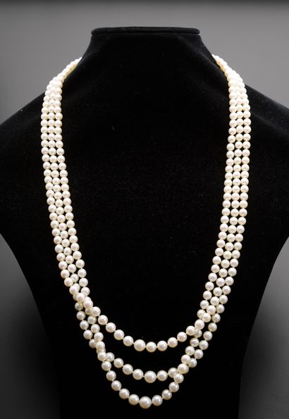 Necklace with three rows of cultured pearls...