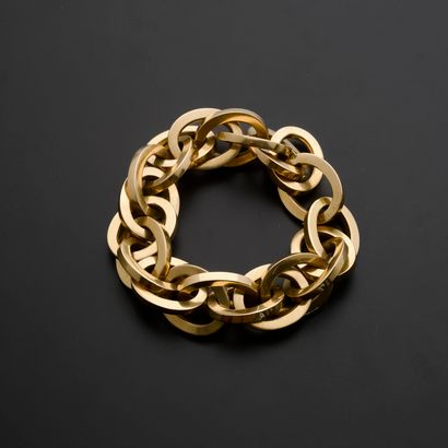 null CHAUMET. 
18k yellow gold bracelet with very large rope mesh, the clasp with...