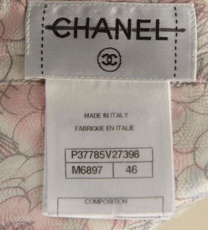 null CHANEL.
Silk blouse in shades of pink, blue and gray pastel
with camellia patterns,...