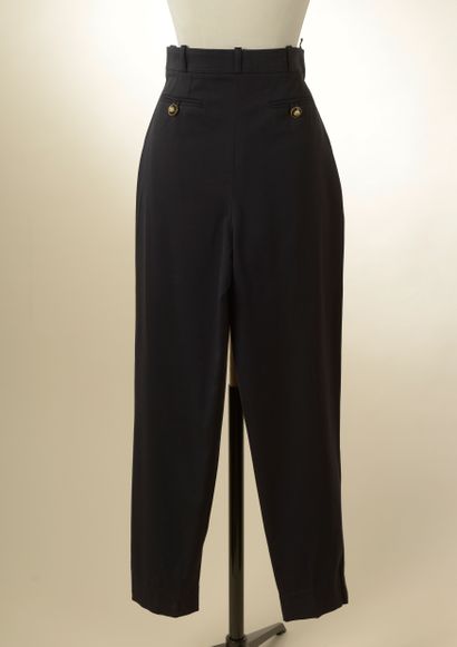 null CHANEL. 
Navy blue worsted wool pants, high waist, two darts, two side pockets...