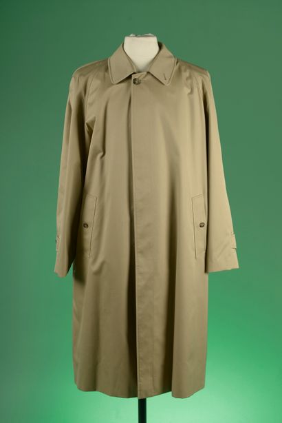 BURBERRY.
Trench coat in beige cotton gabardine,...