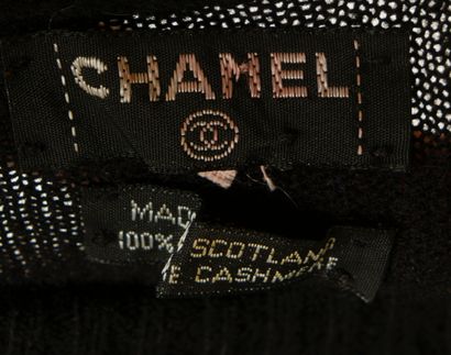 null CHANEL. 
Black Scottish cashmere sweater, round collar, batwing sleeves, patch...