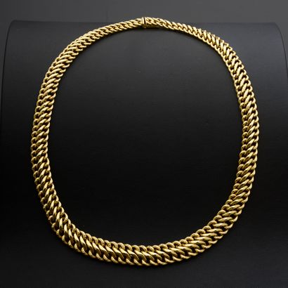 Necklace in 18k yellow gold with facetted...