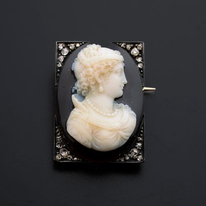 null Silver pendant brooch 925 thousandths and pink gold 18k, presenting a cameo...