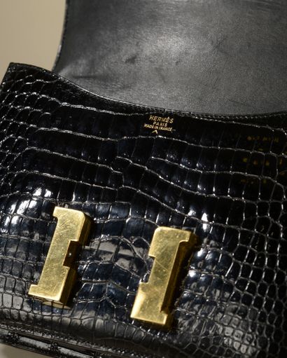 null HERMÈS. 
Sac "Constance" en crocodile (Crocodylus porosus) II/B noir, le fermoir...