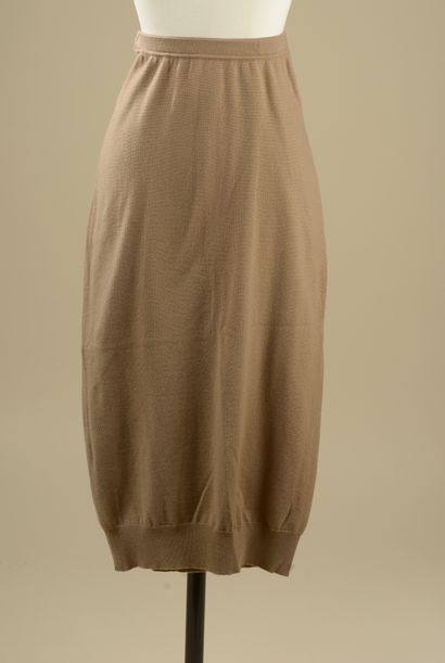 CHANEL. 
Fine camel cashmere skirt, mid-calf...
