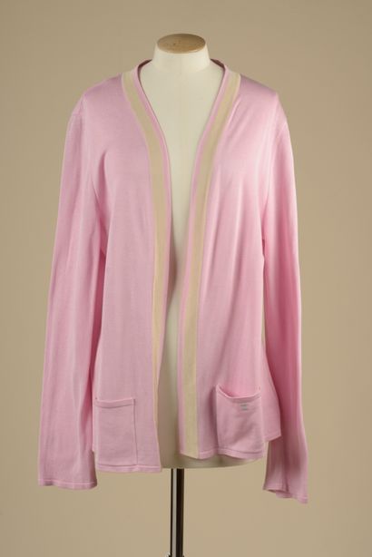 null CHANEL Uniform.
Pink cotton cardigan with a beige band, edge to edge,
two patch...