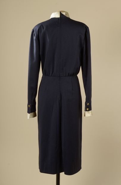 null CHANEL, attributed to. 
Navy blue wool dress, draped collar and removable ivory...