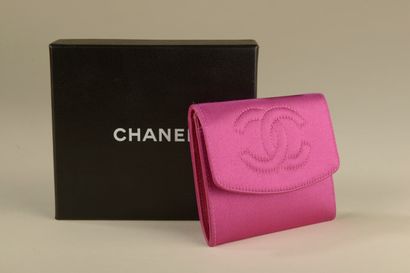 CHANEL.
Leather and fuchsia satin wallet...