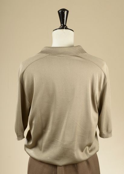 null HERMÈS. 
Sweater in grey silk knit and printed silk, shirt collar, notch closed...