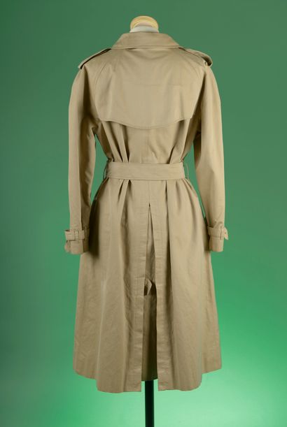 null BURBERRY. 
Trench coat in beige cotton gabardine, buttoned collar, low-cut back...