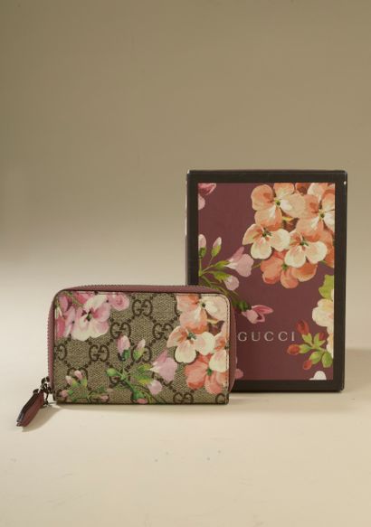 null GUCCI. 
Wallet "GG Bloom" in coated canvas monogrammed and with flower motifs,...