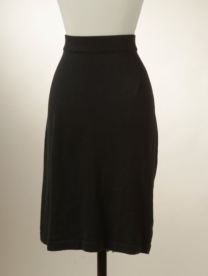 null CHANEL. 
Black cotton knit skirt, straight and midi length, elastic at the waist.
T....