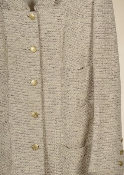 null CHANEL. 
Veste en tweed de coton mélangé beige écru, droite, longue, le col...