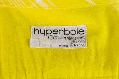 null HYPERBOLE COURRÈGES - T. (estimée) : 34
Trench-coat en lin jaune et blanc à...