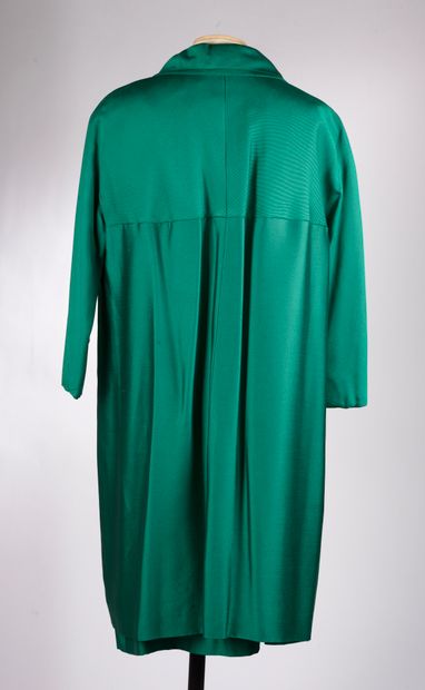 null MADELEINE DE RAUCH - T. (estimée) : 40/42.
Robe et manteau vert émeraude. La...