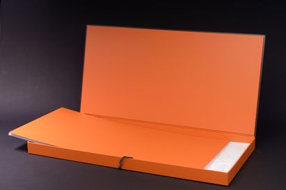 null HERMÈS. 
Ensemble de trois grandes boîtes en carton orange, les deux plus importantes...